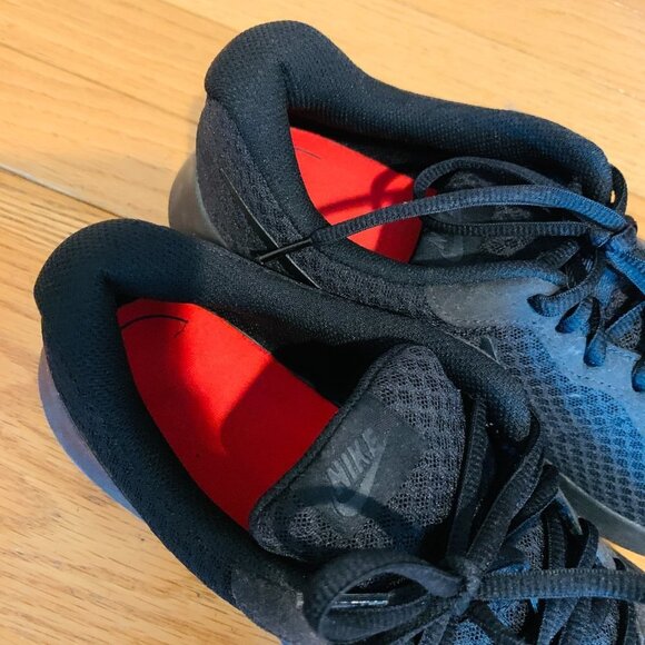 Size 9.5 - Nike Tanjun Black - 812654-001 - Picture 13 of 14